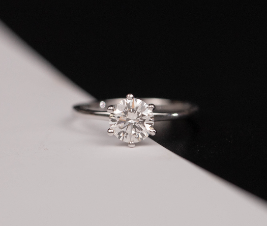 GIA-Certified 1.00 Carat Diamond Engagement Ring 18k White Gold ER676
