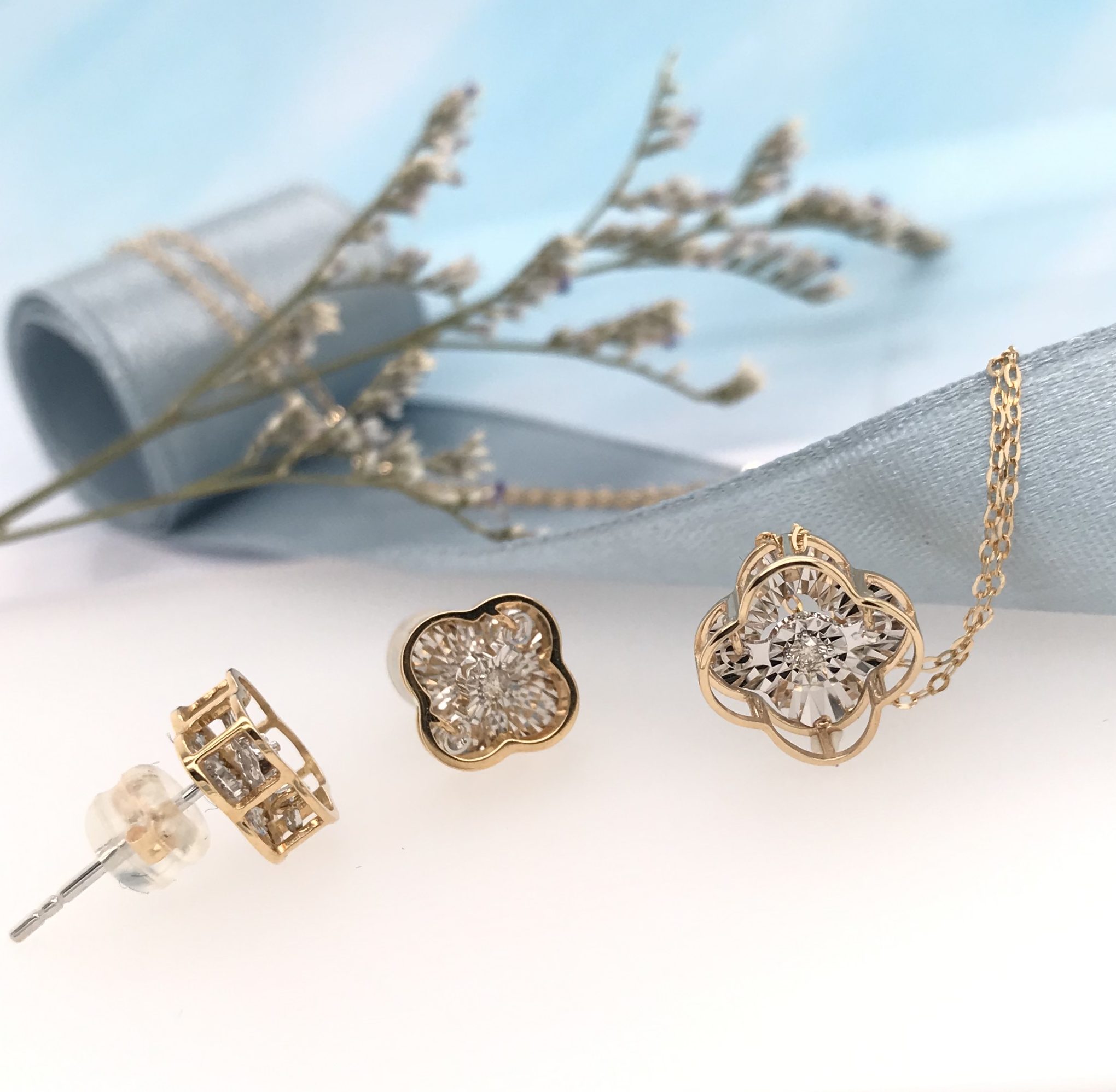 .06 CTW Dancing Diamond Clover Earrings&Necklace Set 18k Twotone Gold DDS06