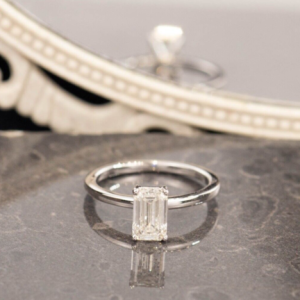 GIA-Certified 1.01 Carat Diamond Engagement Ring 18k White Gold ER881