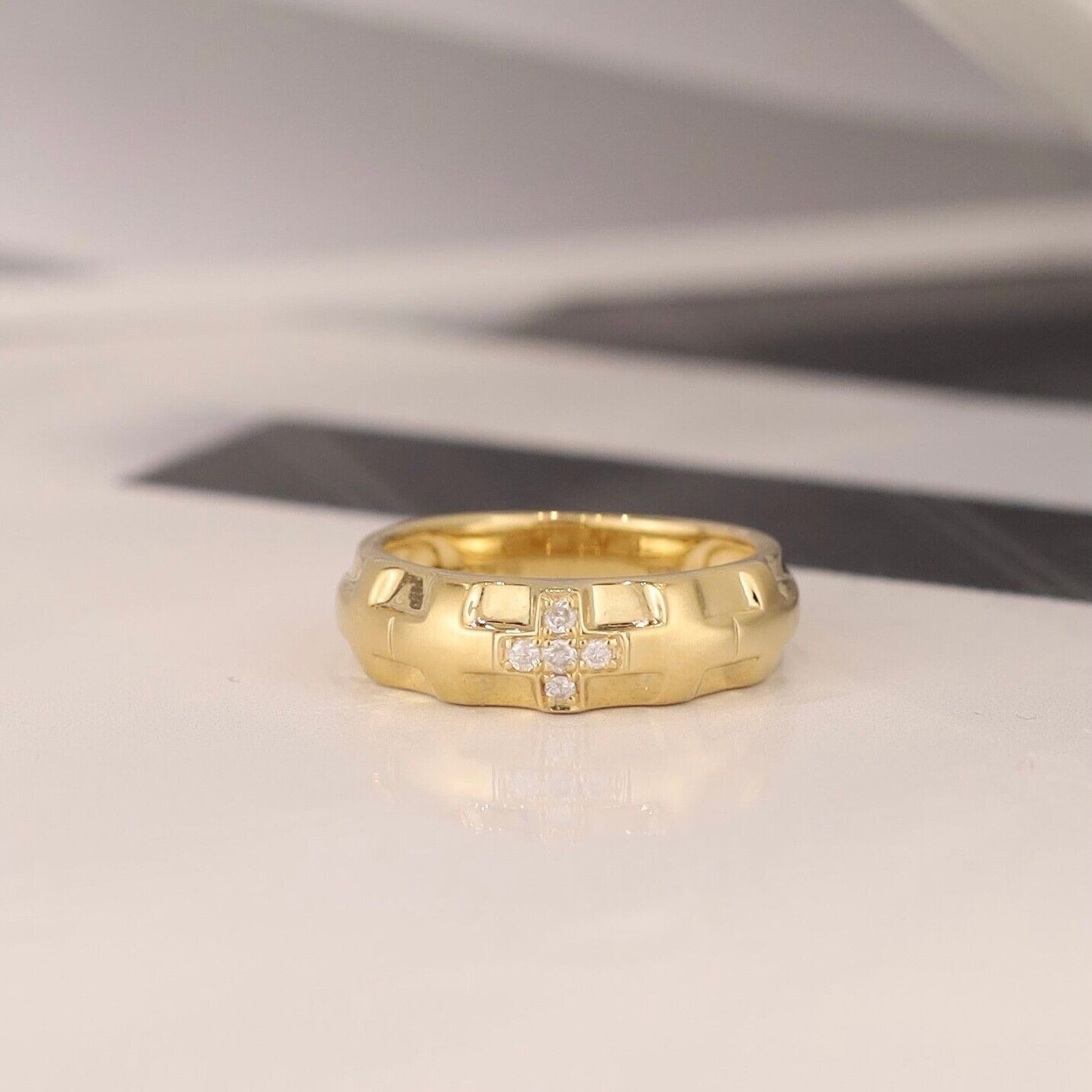.06 CTW Diamond Ring 18K Yellow Gold R288Y