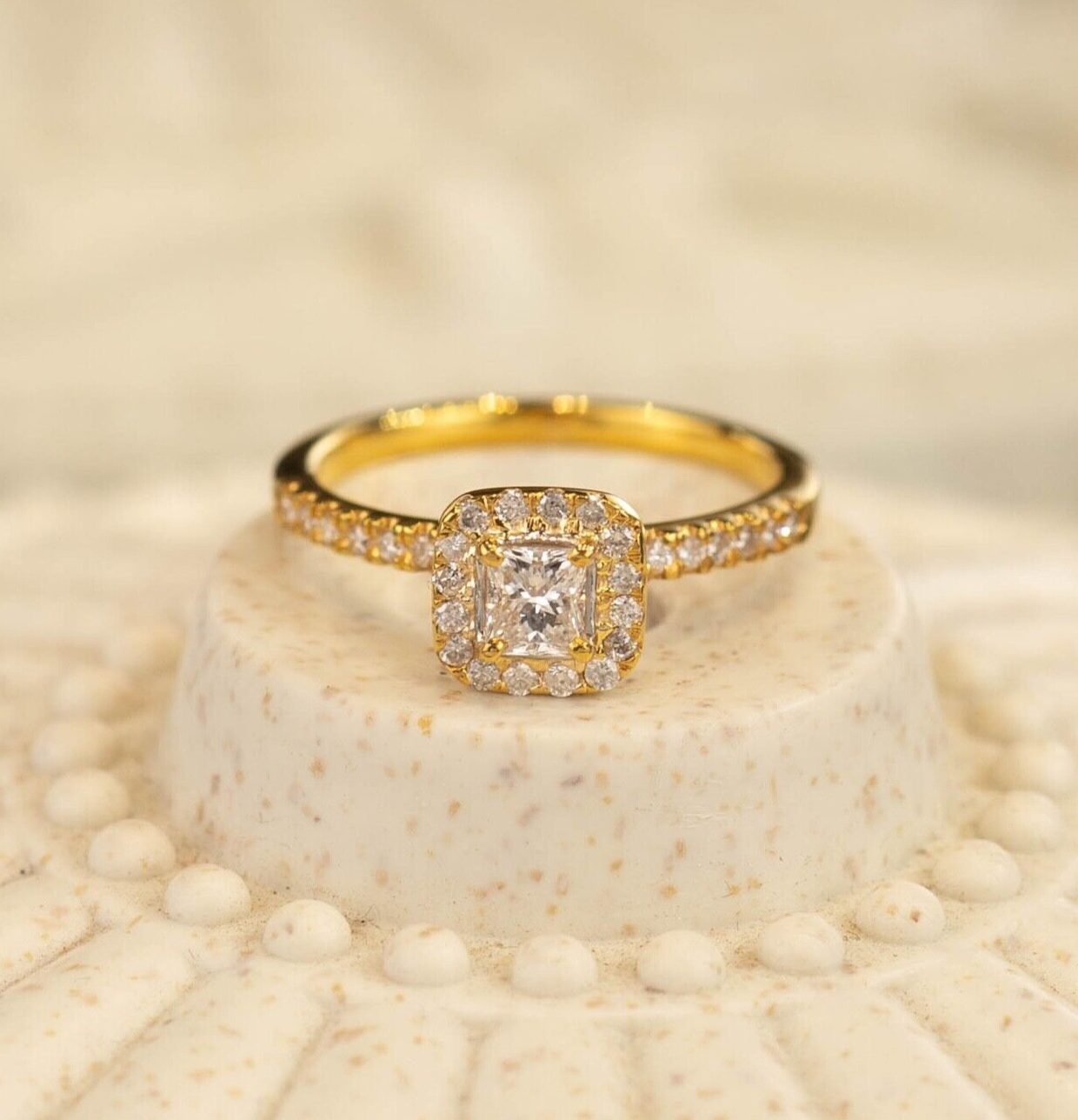 GIA-Certified .30 Carat Diamond w/.261 CTW Engagement Ring 18k Yellow Gold ER991