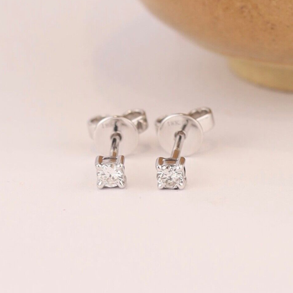.18 CTW Diamond Stud Earrings 18k White Gold E014