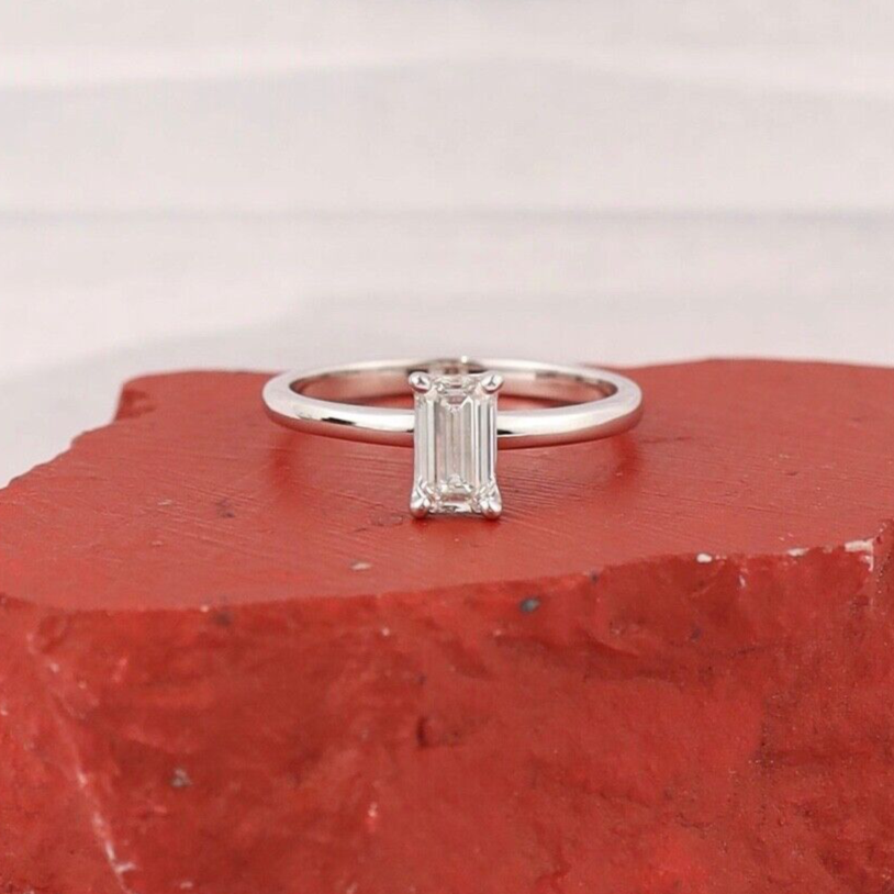 .701 Carat Diamond Engagement Ring 18k White Gold ER088