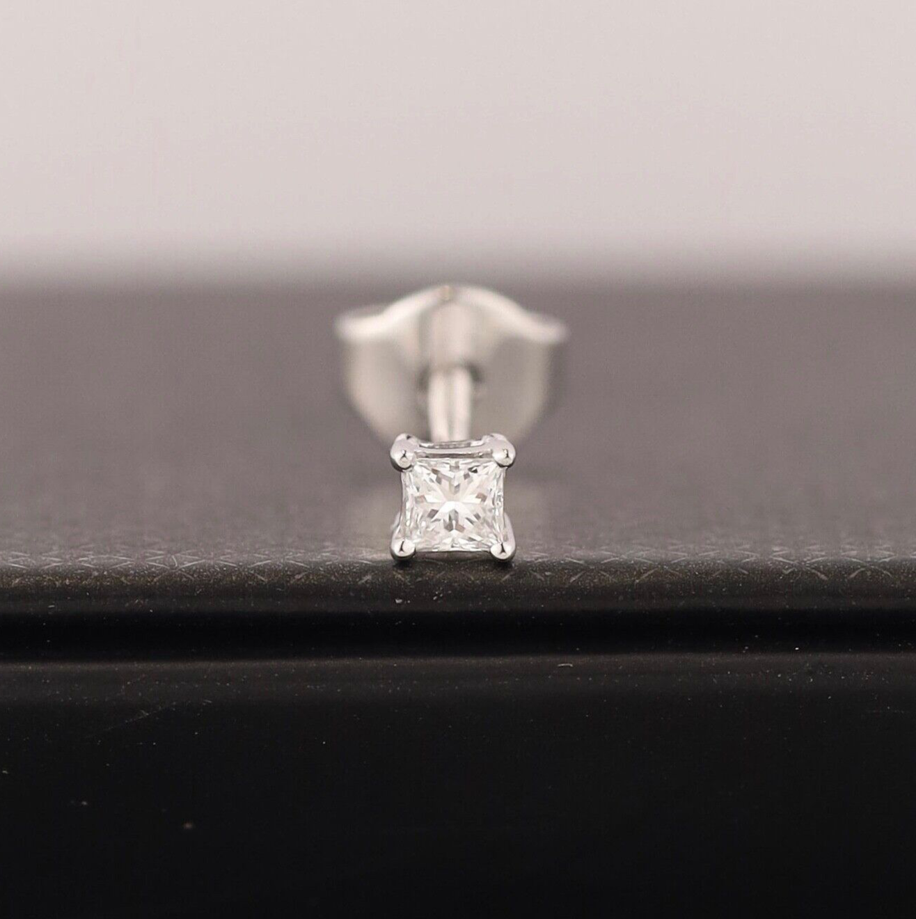 .095 Carat Diamond Men’s Earring 18k White Gold E047-WG