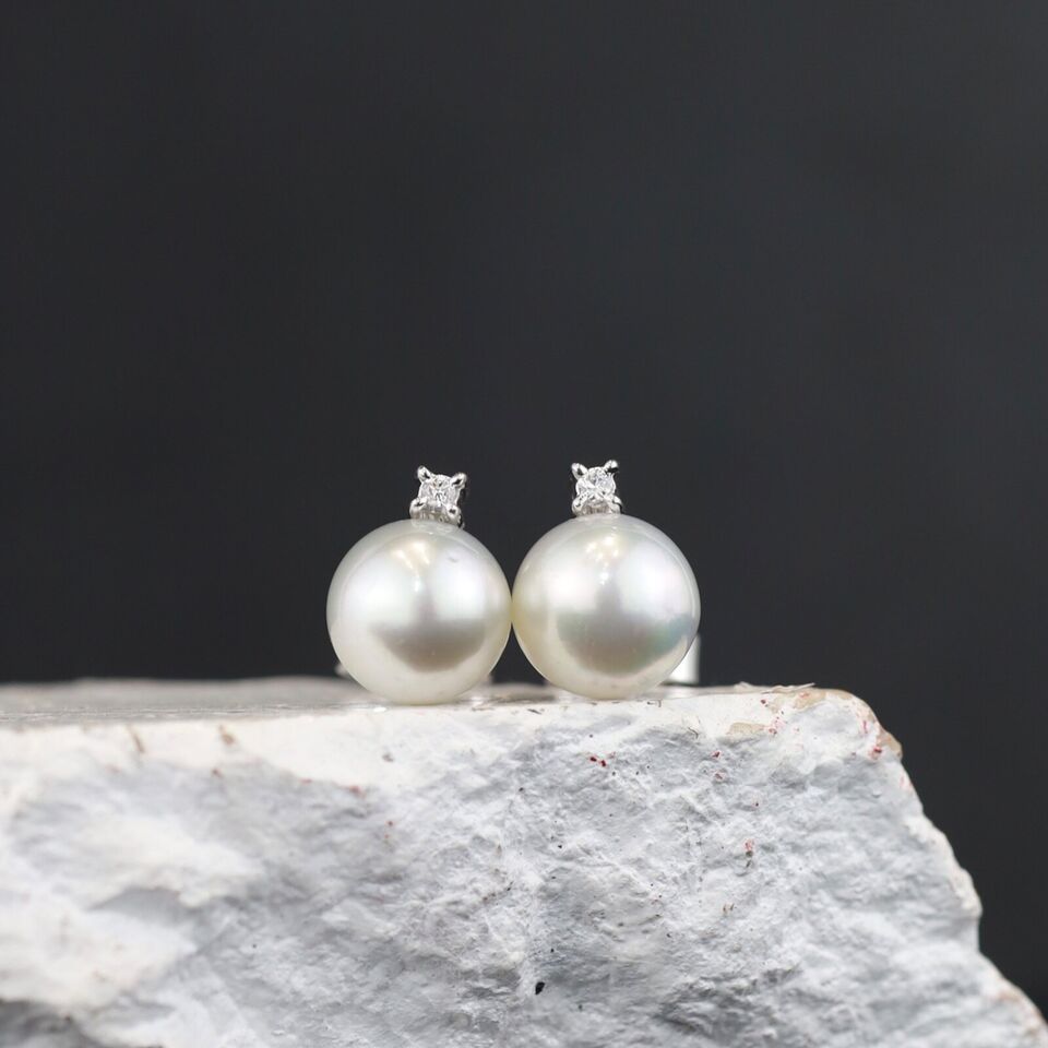 8.9 mm 8.7 mm SouthSea Pearl w/ .04CTW Diamond Earrings 18K White Gold E093-2 WG