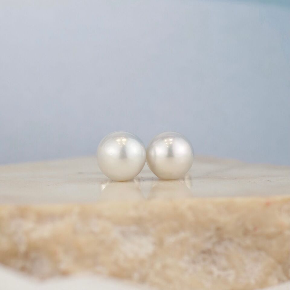 8.6 mm & 8.9 mm South Sea Pearl Stud Earrings 18K White Gold E095-2 WG