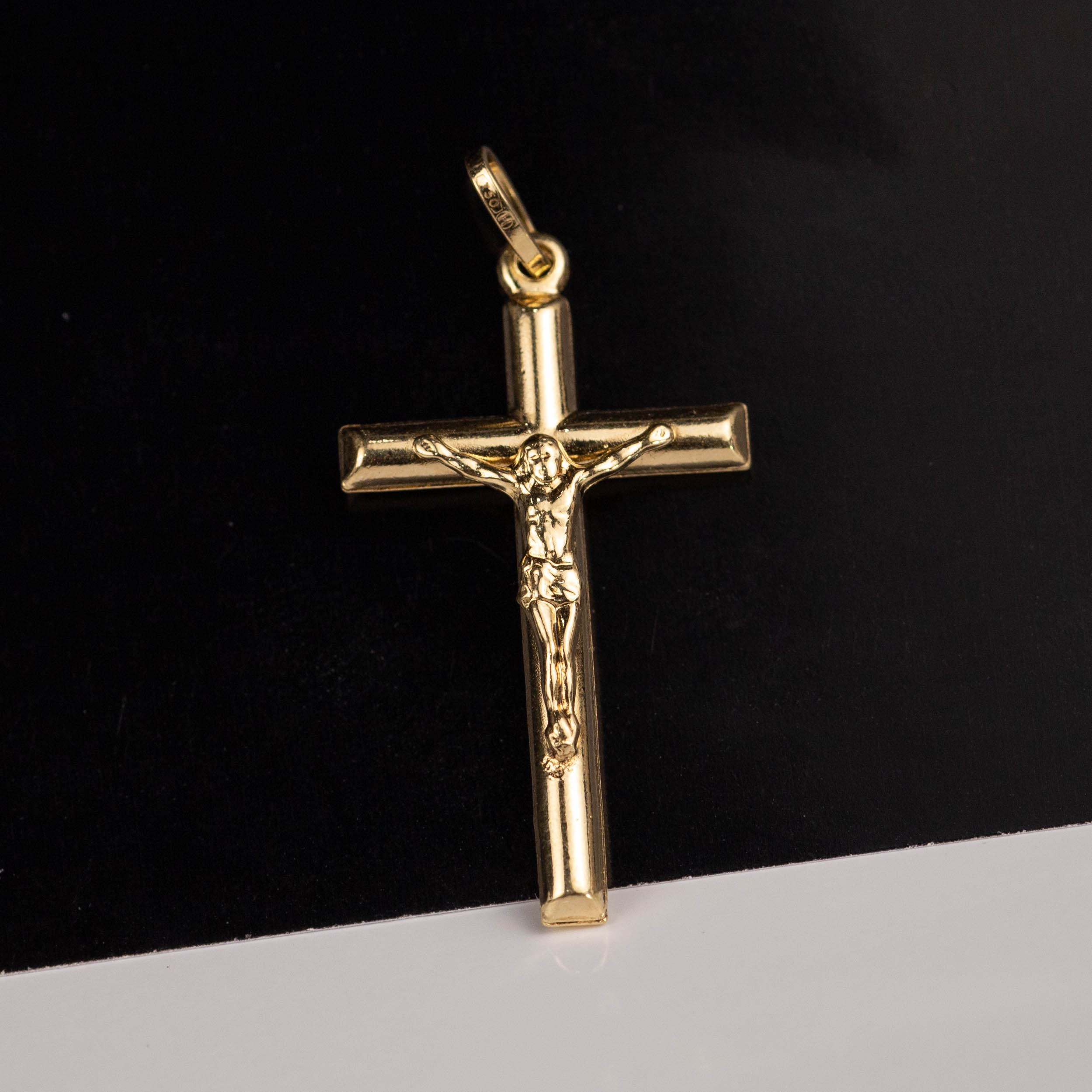 18K Yellow Gold Cross Pendant MP03-3