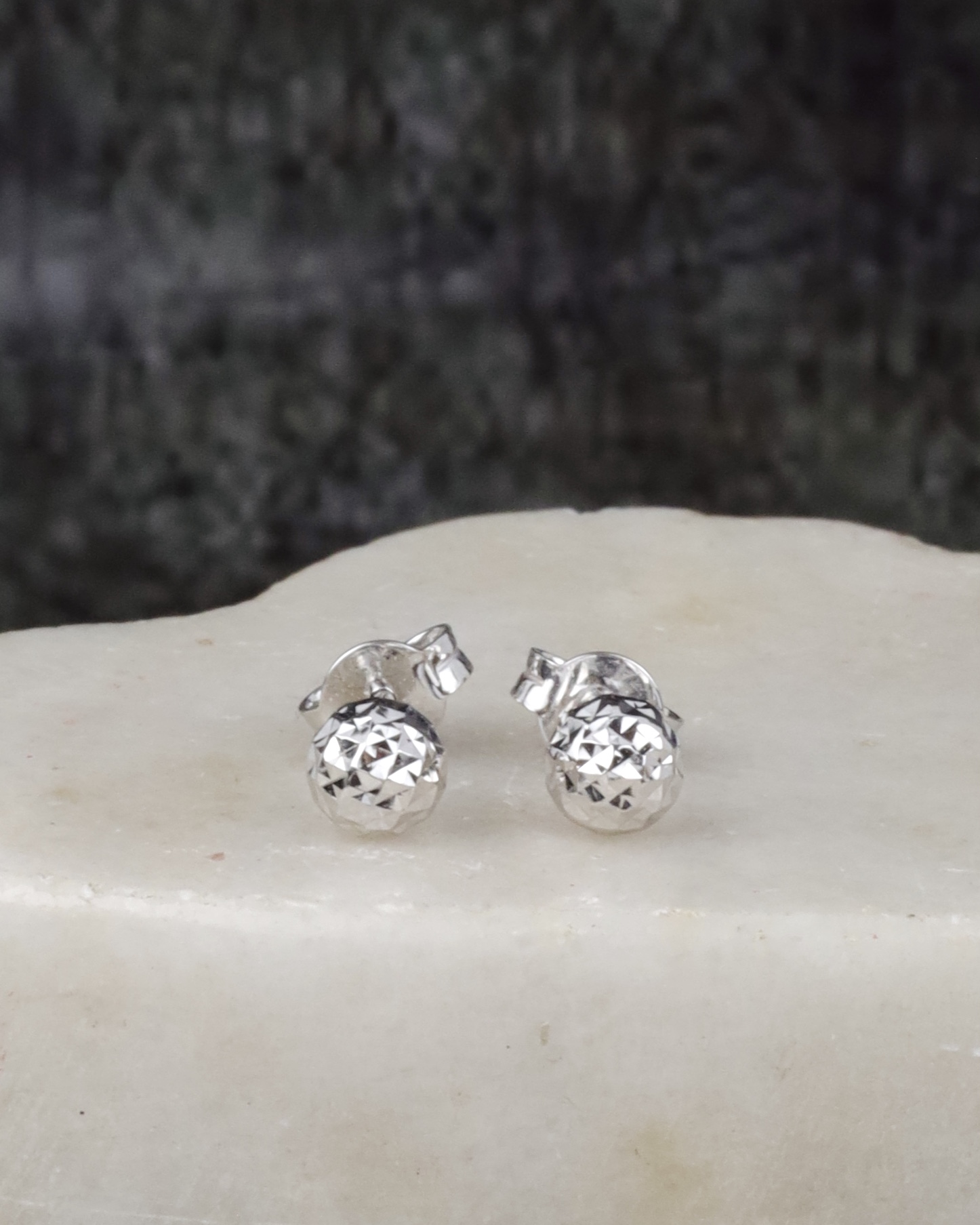 18K White Gold Stud Earrings ME10-1 WG